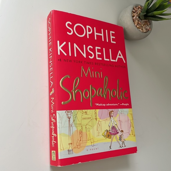 4 for $20 - Book - mini shopaholic by Sophie kinsella - Picture 2 of 8
